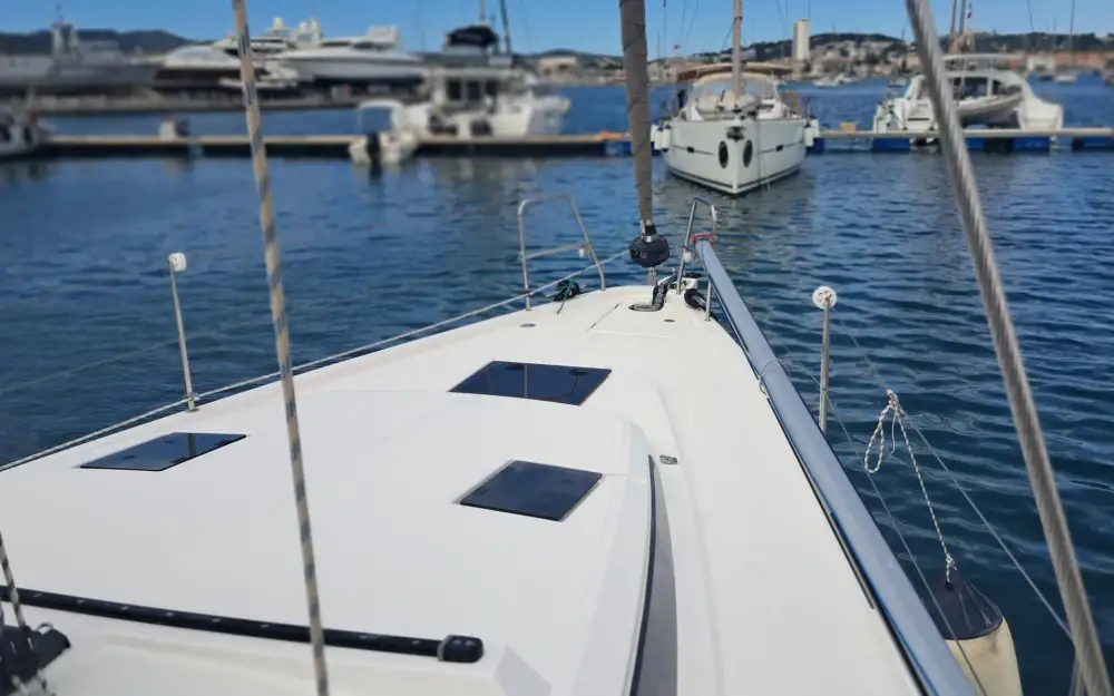 slider 1 Bavaria C42