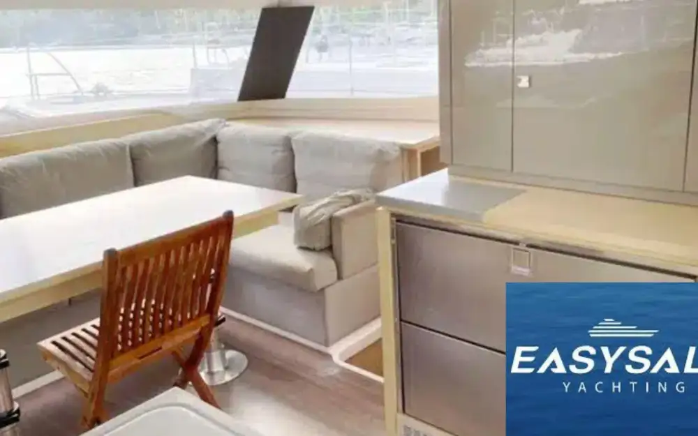 slider 3 Fountaine Pajot Helia 44