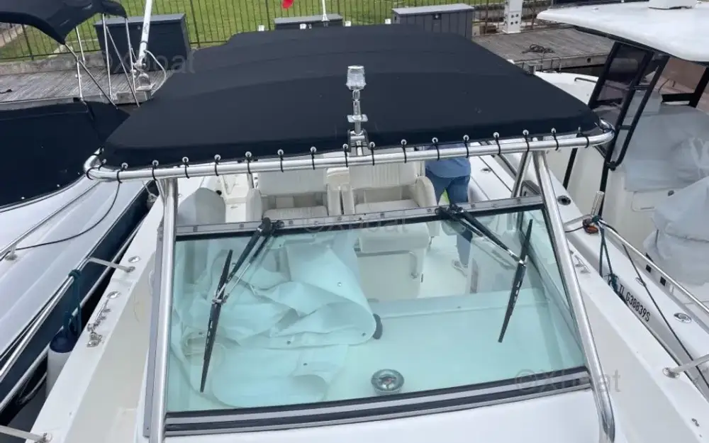 slider 10 Boston Whaler  28 Outrage