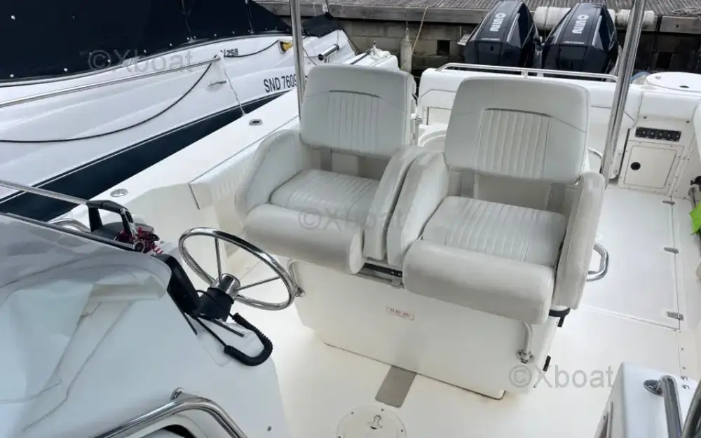 slider 11 Boston Whaler  28 Outrage