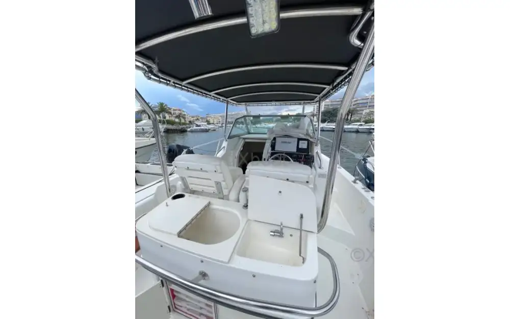 slider 5 Boston Whaler  28 Outrage