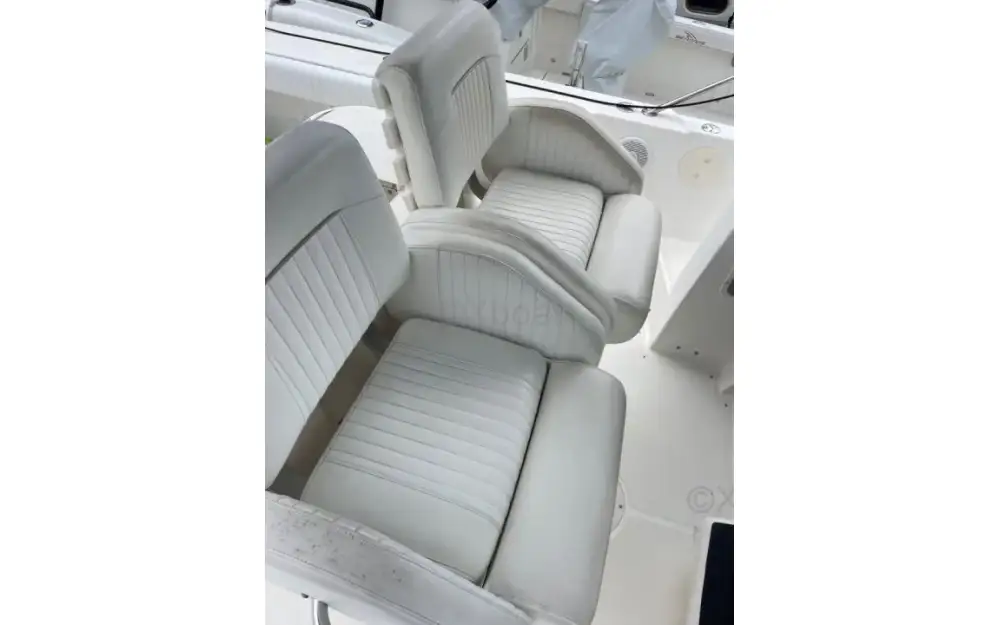 slider 6 Boston Whaler  28 Outrage