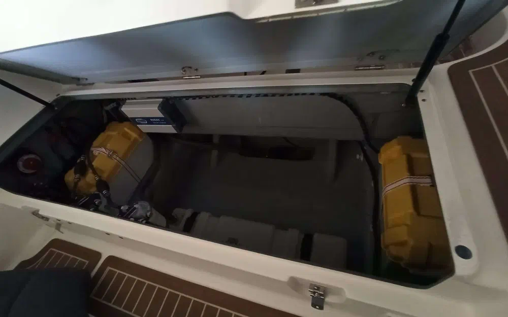 slider 1 Capelli Tempest 900