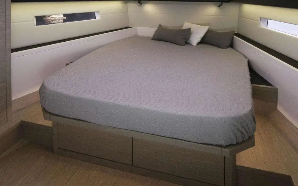 slider 4 Ice Yachts  60