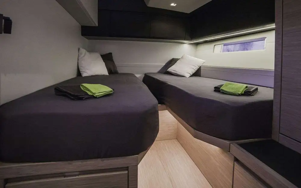 slider 7 Ice Yachts  60