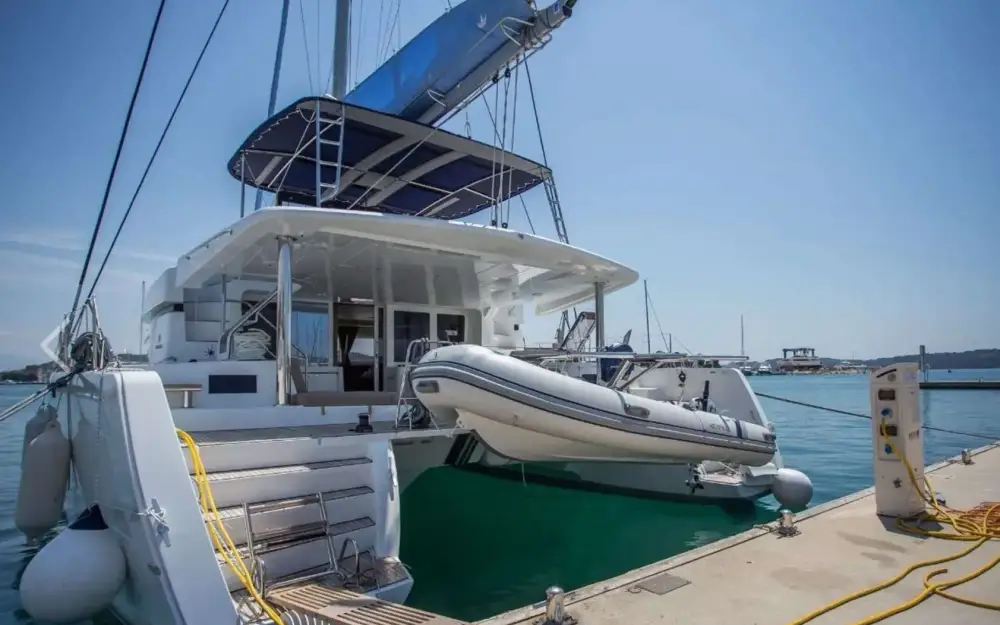 slider 17 Lagoon  52 F