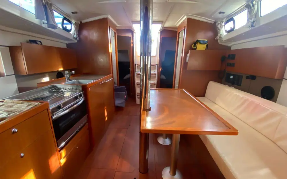 slider 10 Beneteau Oceanis 38.1