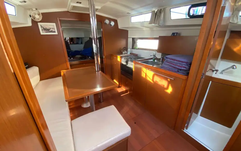 slider 16 Beneteau Oceanis 38.1