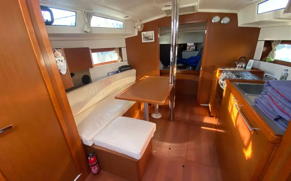 slider 21 Beneteau Oceanis 38.1