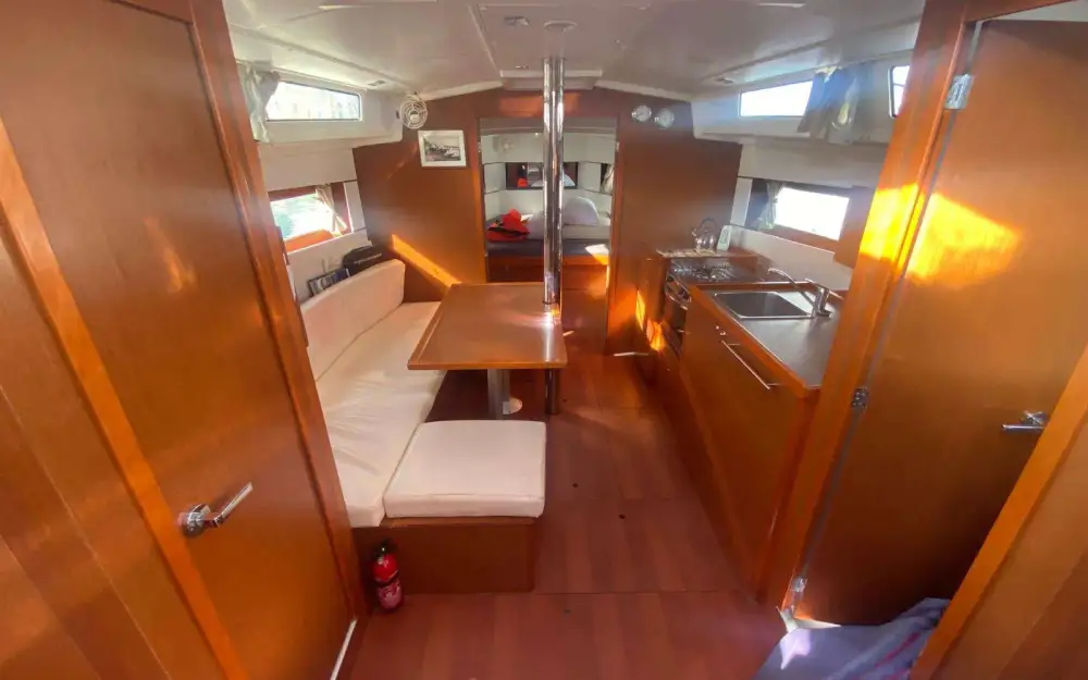 slider 24 Beneteau Oceanis 38.1