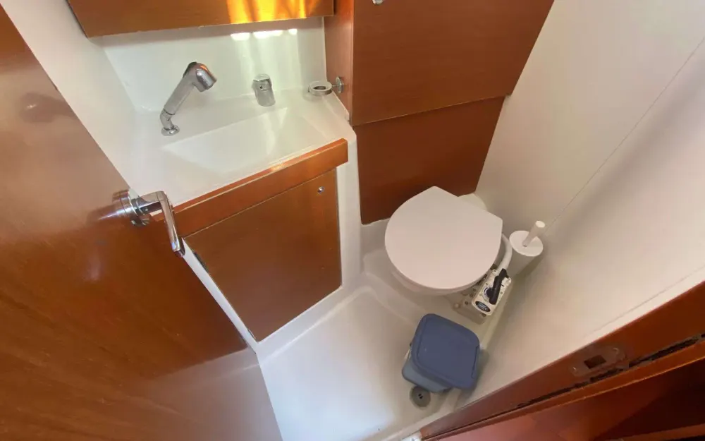 slider 2 Beneteau Oceanis 38.1