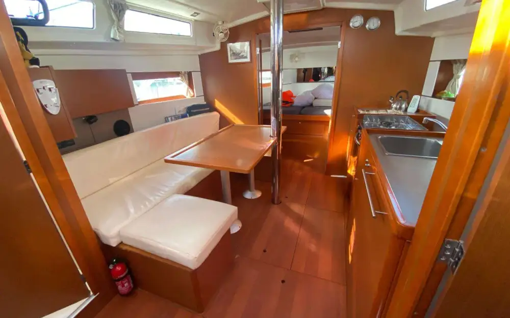slider 32 Beneteau Oceanis 38.1