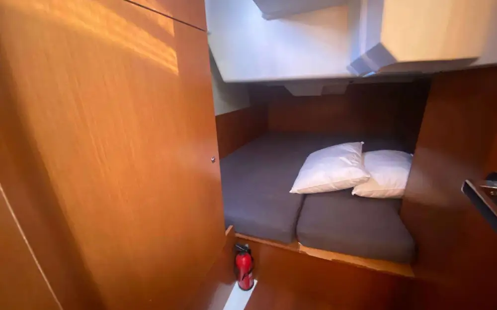 slider 3 Beneteau Oceanis 38.1
