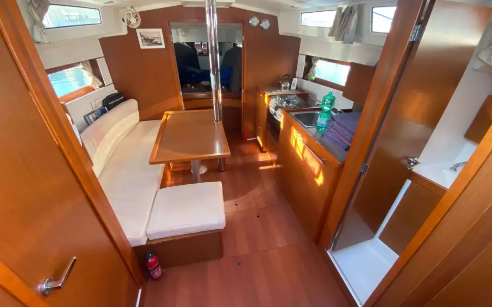 slider 4 Beneteau Oceanis 38.1