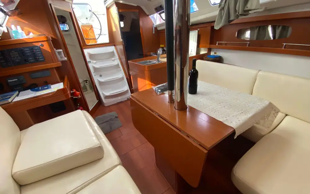 slider 1 Beneteau Oceanis 31