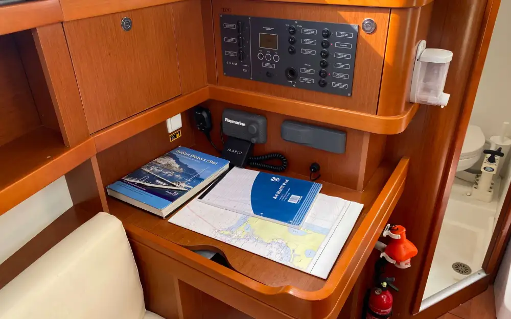 slider 3 Beneteau Oceanis 31