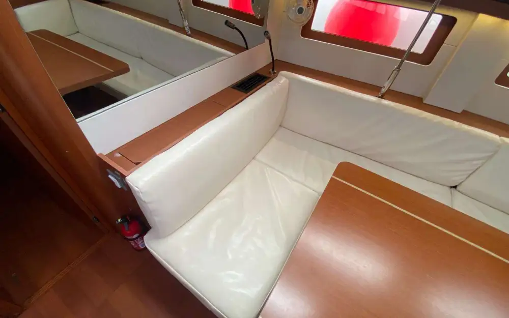 slider 32 Beneteau Oceanis 51.1