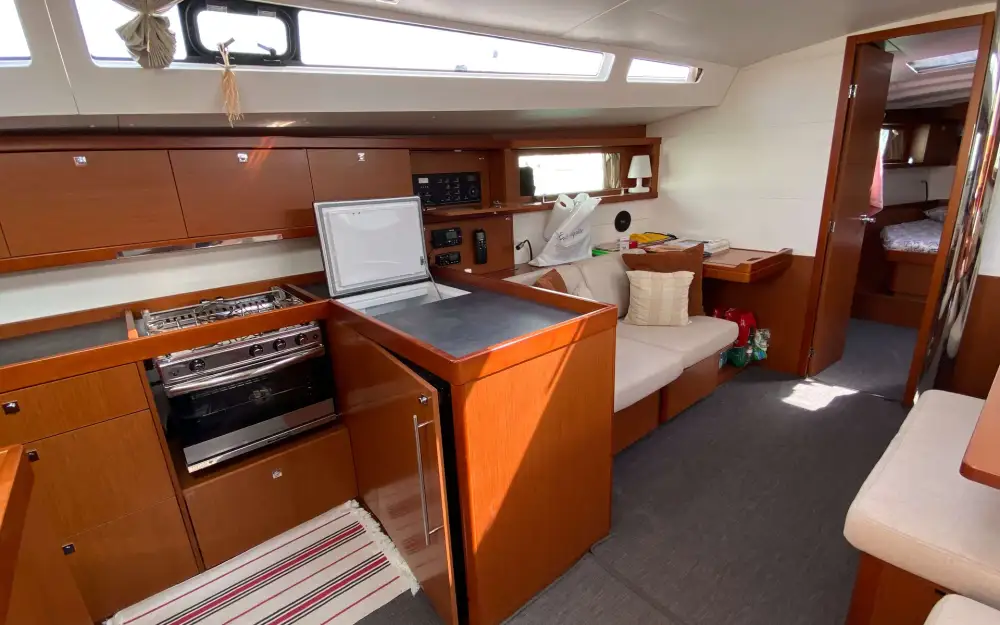 slider 10 Beneteau Oceanis 48