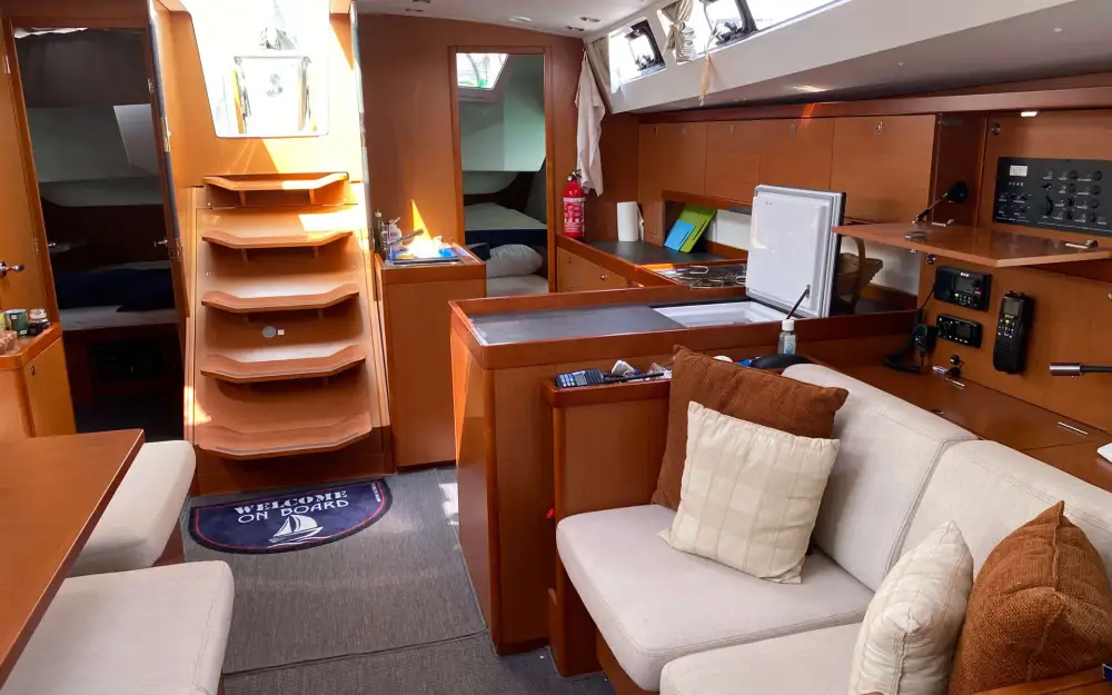 slider 12 Beneteau Oceanis 48