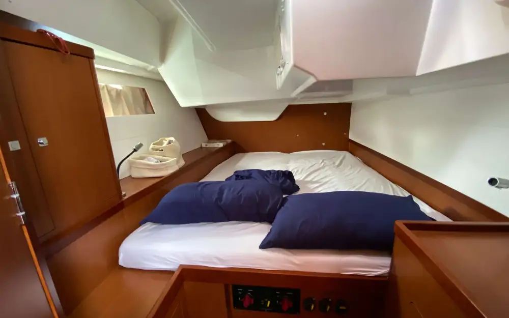 slider 18 Beneteau Oceanis 48