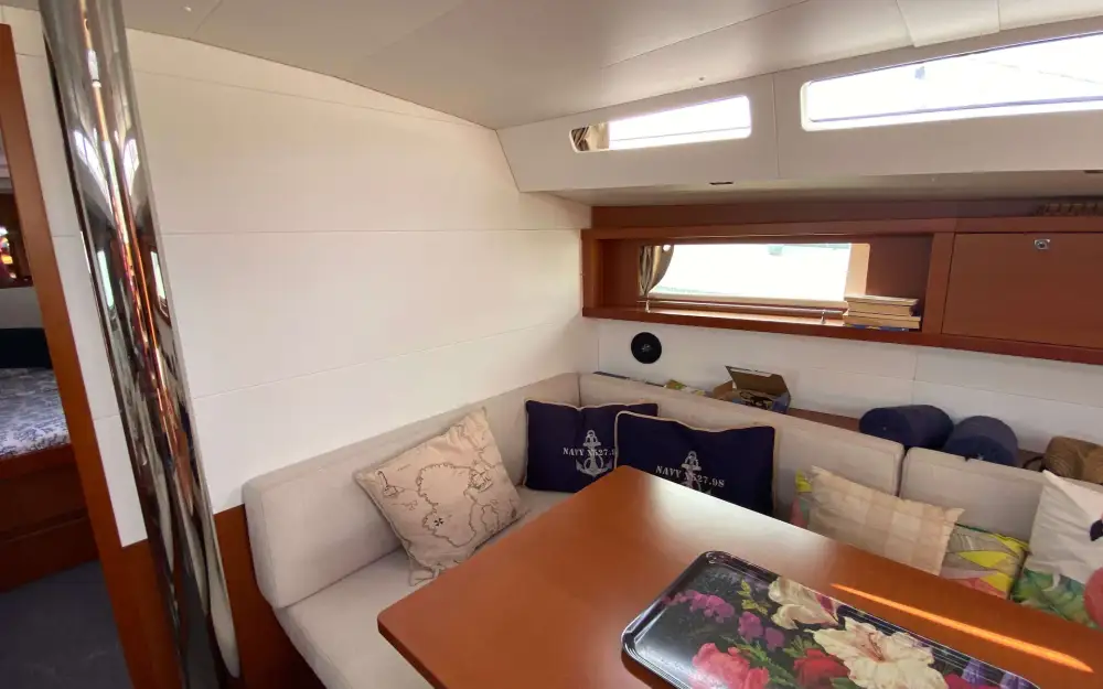 slider 24 Beneteau Oceanis 48