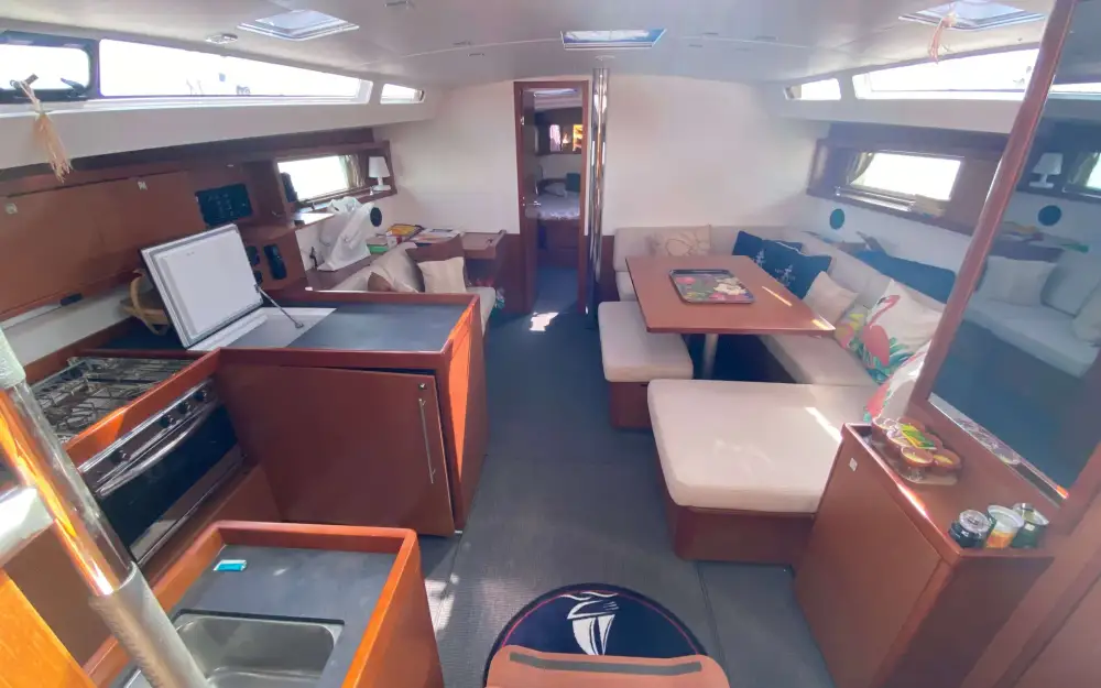 slider 8 Beneteau Oceanis 48