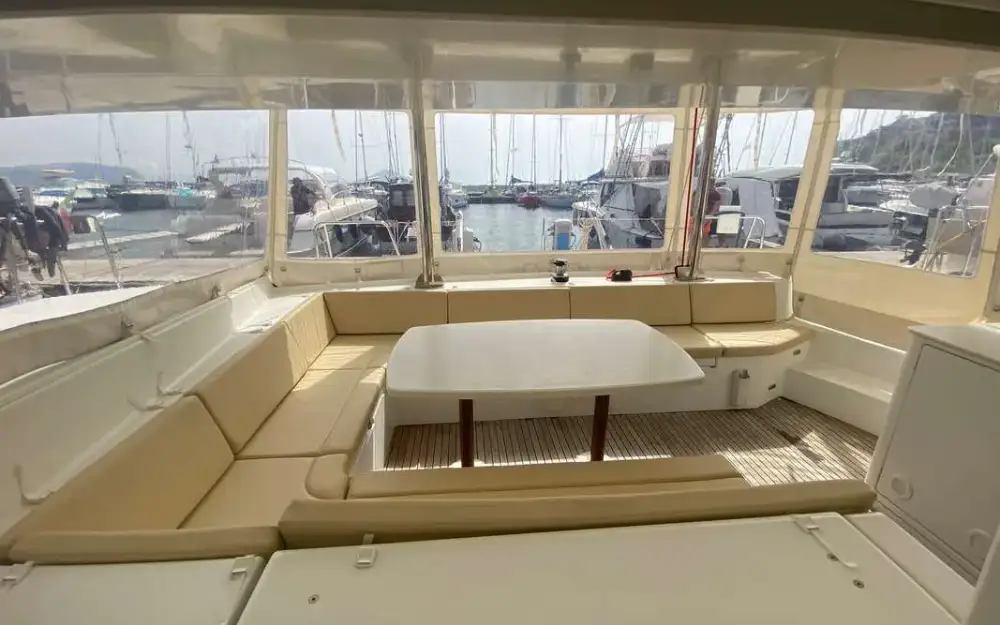 slider 32 Lagoon  440