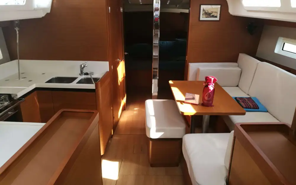 slider 9 Jeanneau Sun Odyssey 440