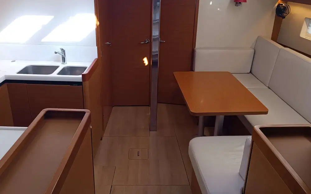 slider 2 Jeanneau Sun Odyssey 440