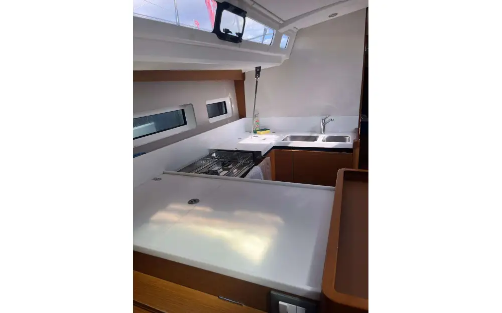 slider 1 Jeanneau Sun Odyssey 440