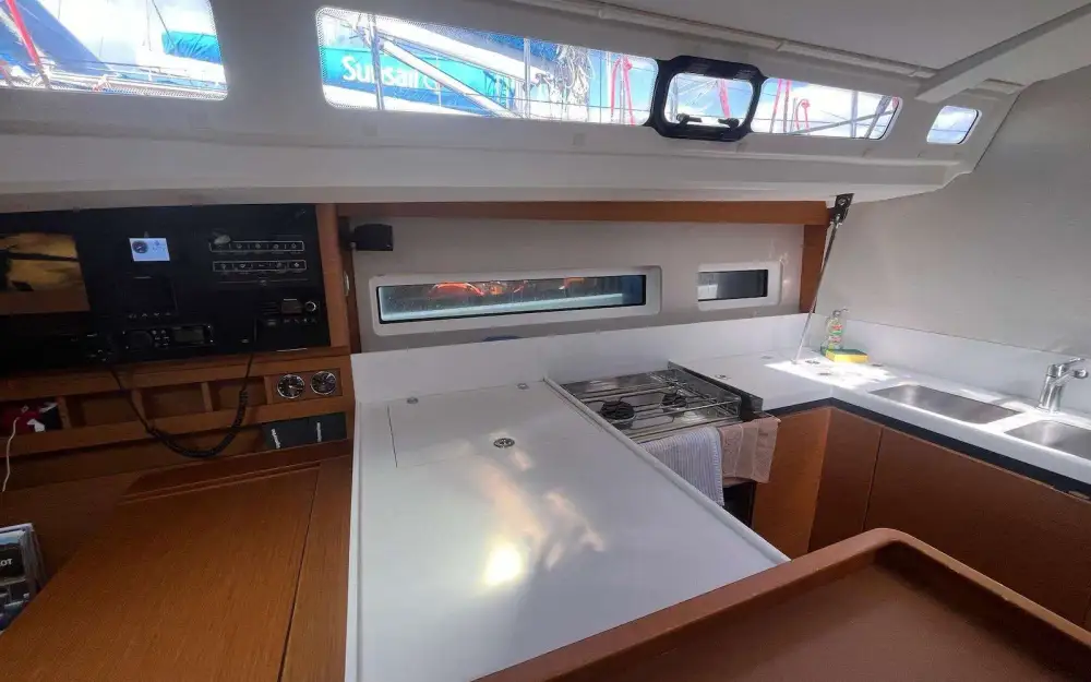 slider 5 Jeanneau Sun Odyssey 440