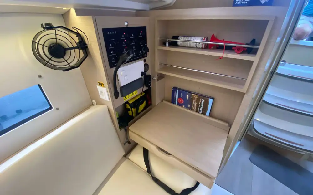 slider 5 Beneteau Oceanis 30.1