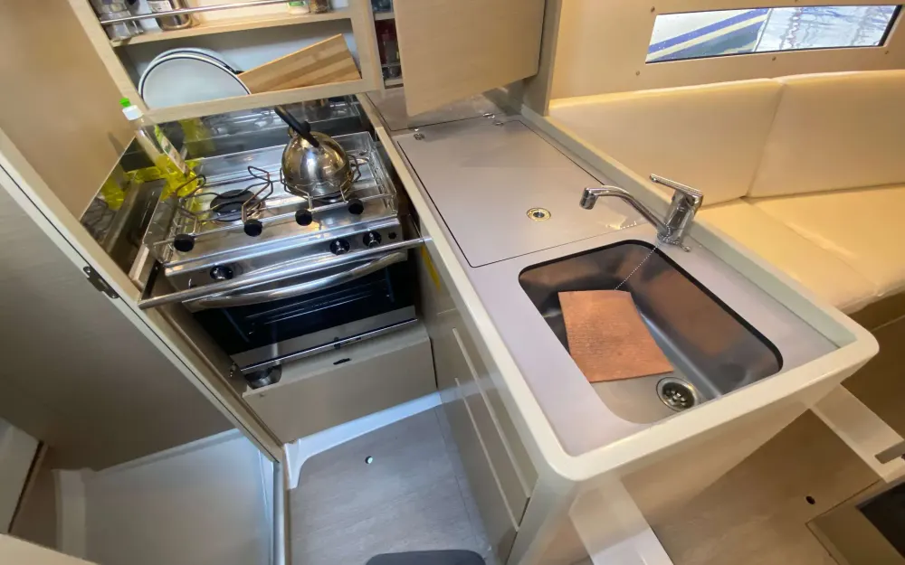 slider 8 Beneteau Oceanis 30.1