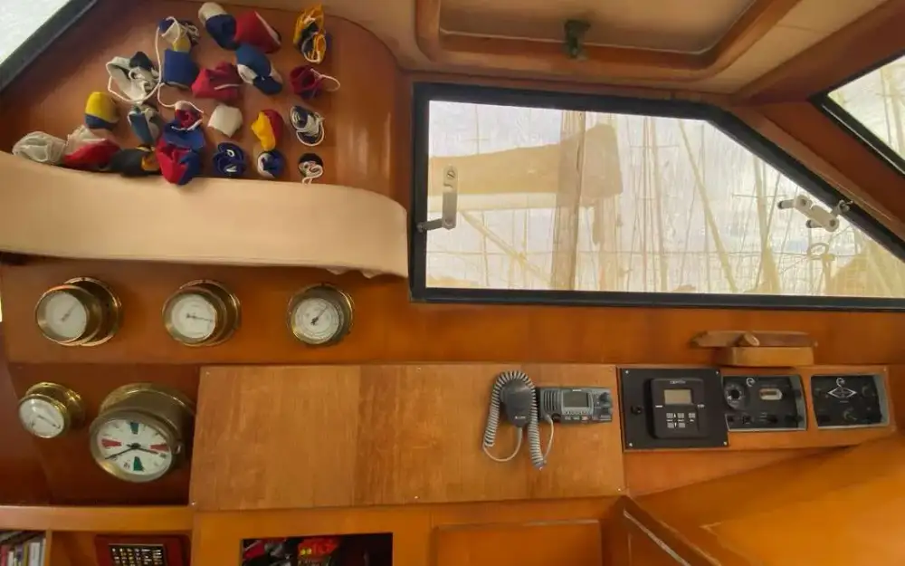 slider 11 Ferretti Altura 42