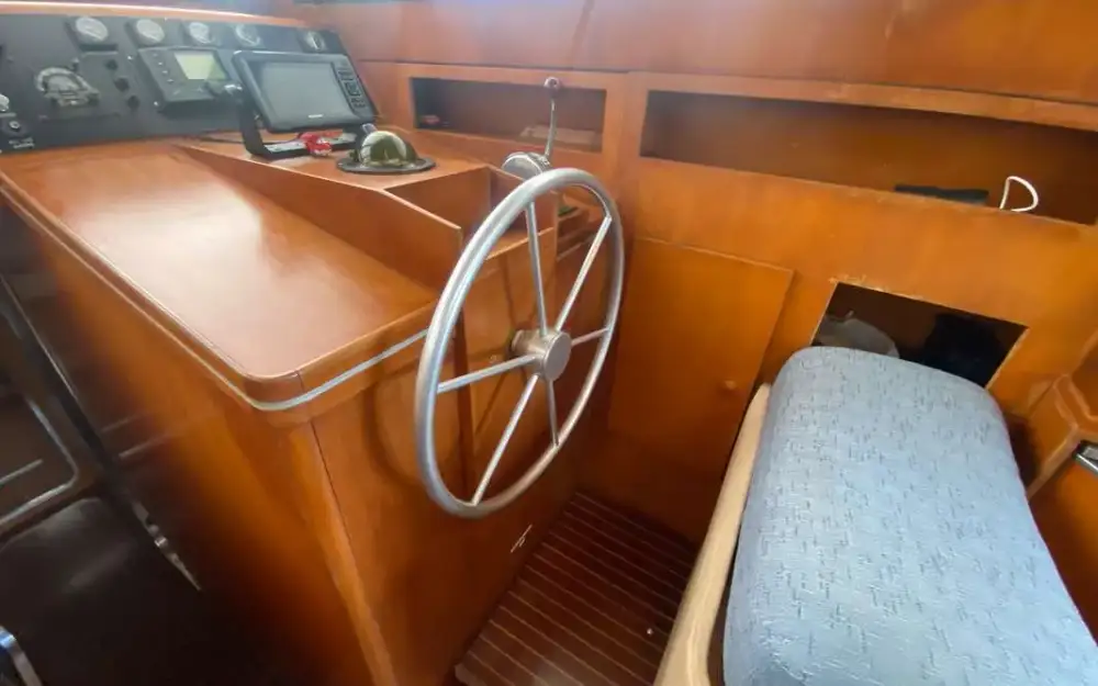 slider 23 Ferretti Altura 42