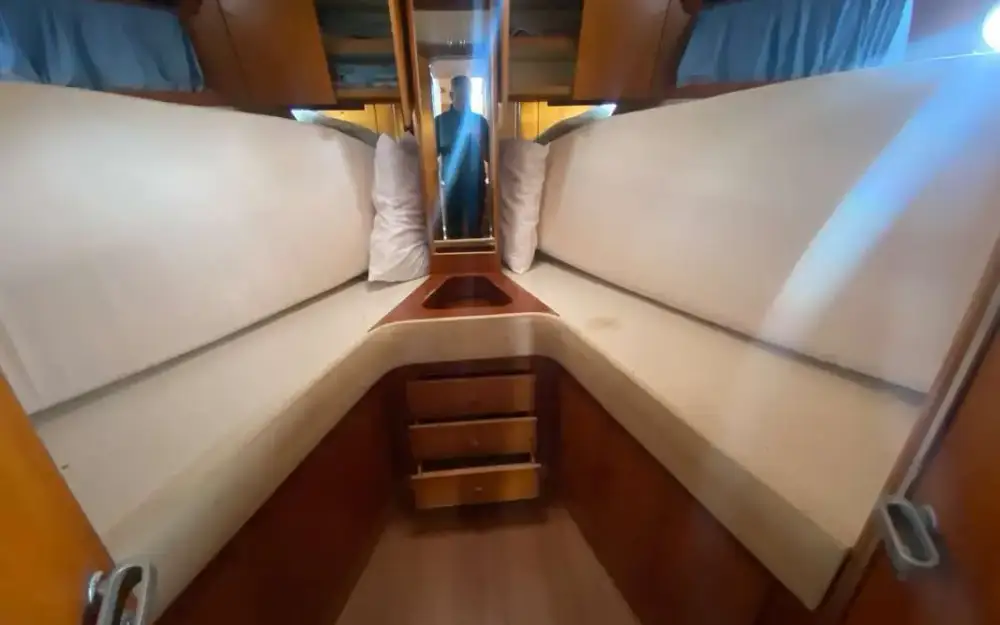 slider 28 Ferretti Altura 42