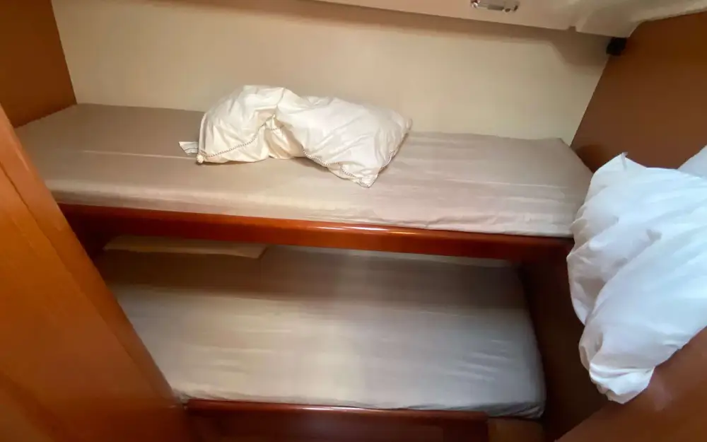 slider 10 Beneteau Oceanis 43