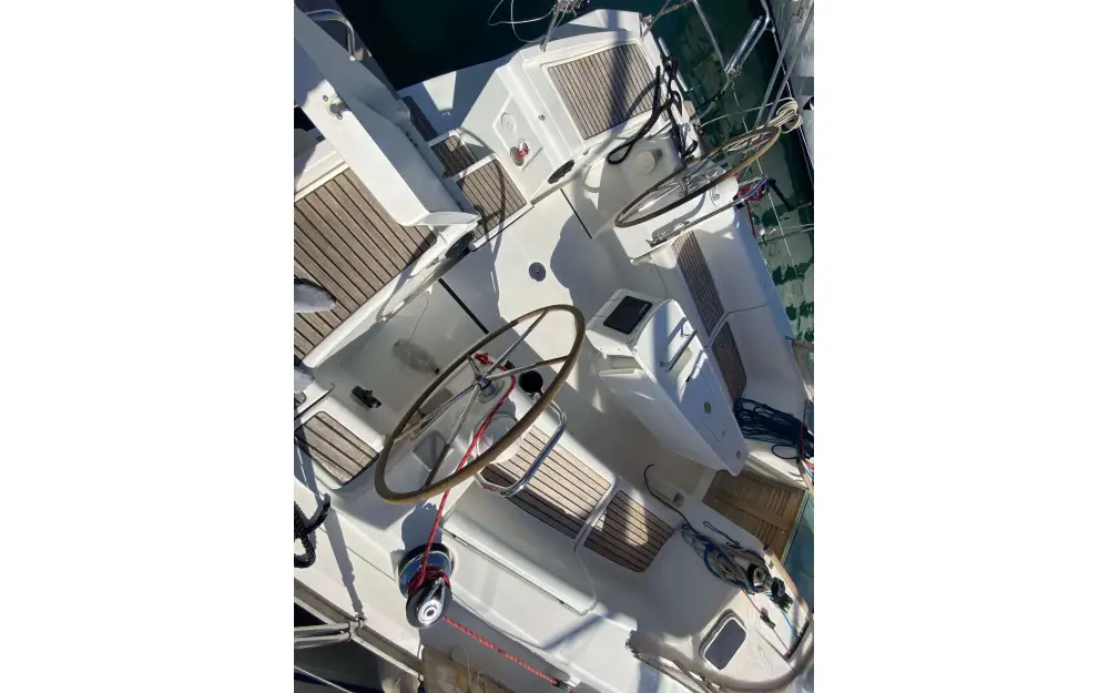 slider 16 Beneteau Oceanis 43