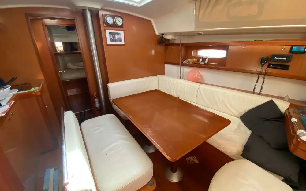 slider 37 Beneteau Oceanis 43