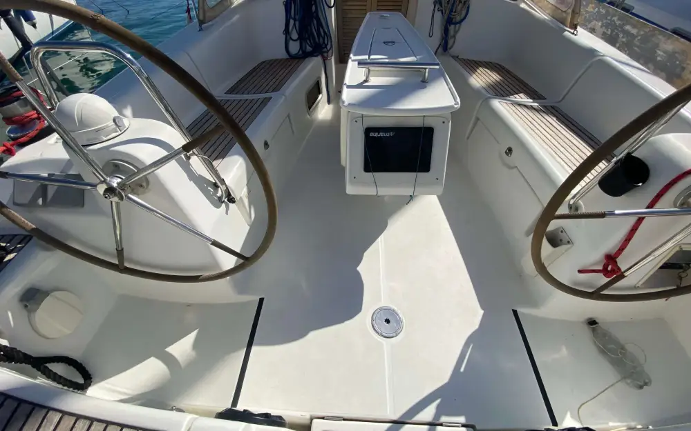 slider 3 Beneteau Oceanis 43