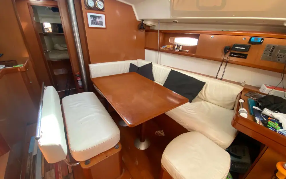slider 6 Beneteau Oceanis 43
