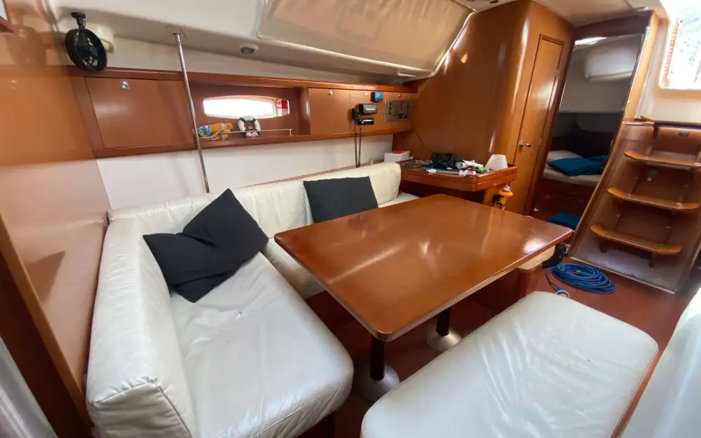 slider 7 Beneteau Oceanis 43