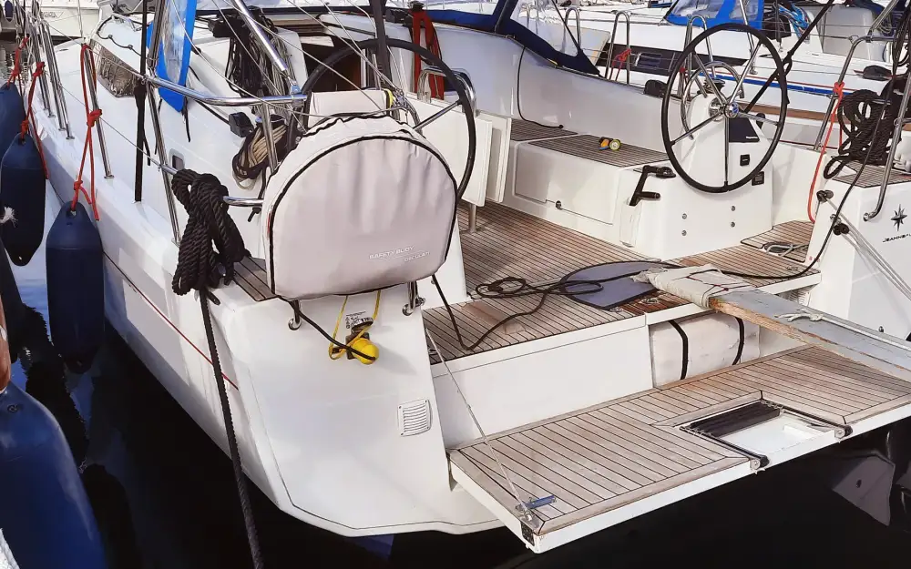 slider 0 Jeanneau Sun Odyssey 380