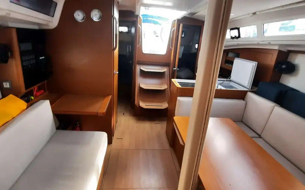 slider 9 Jeanneau Sun Odyssey 380