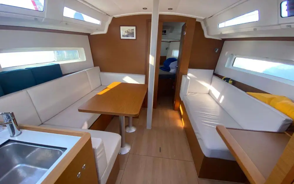 slider 10 Jeanneau Sun Odyssey 380