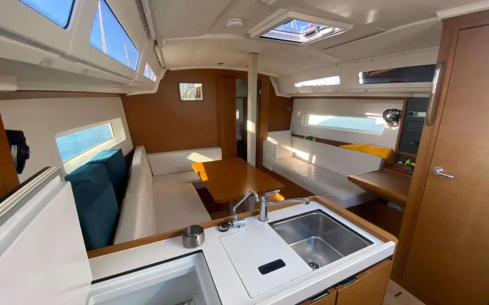 slider 17 Jeanneau Sun Odyssey 380