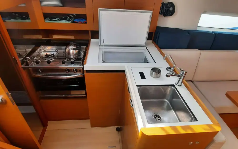 slider 2 Jeanneau Sun Odyssey 380