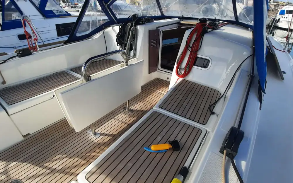 slider 6 Jeanneau Sun Odyssey 380