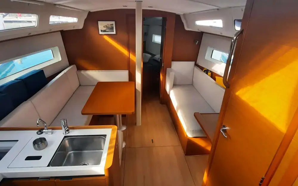 slider 7 Jeanneau Sun Odyssey 380