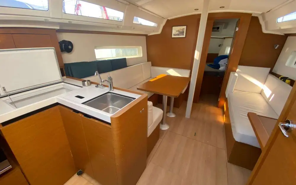 slider 8 Jeanneau Sun Odyssey 380